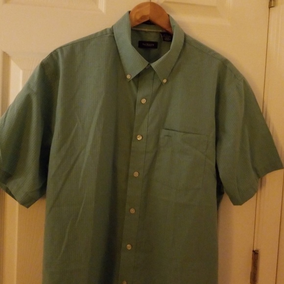 Button down - Picture 2 of 2